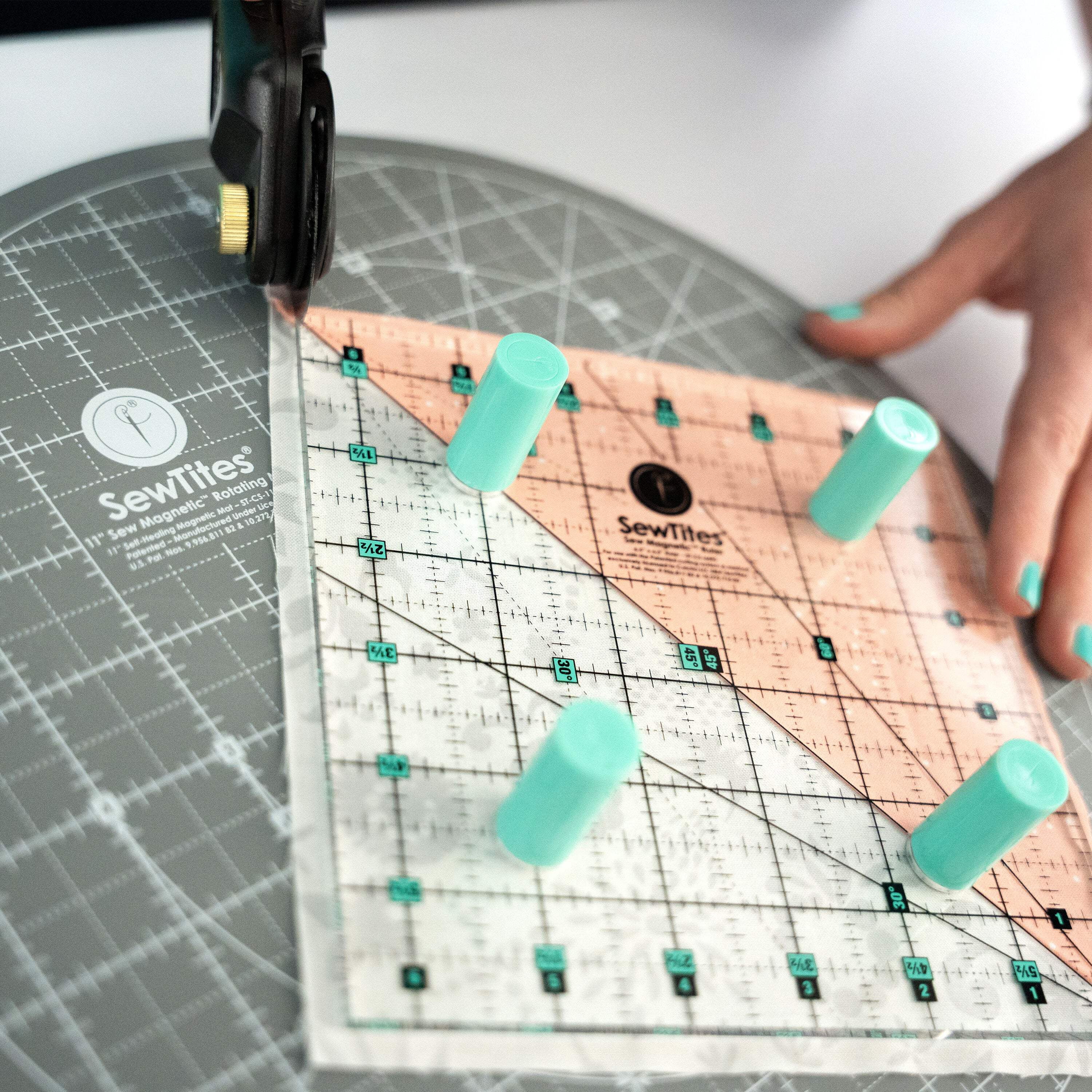 Sew Magnetic 11" Rotating Self-Healing Cutting Mat