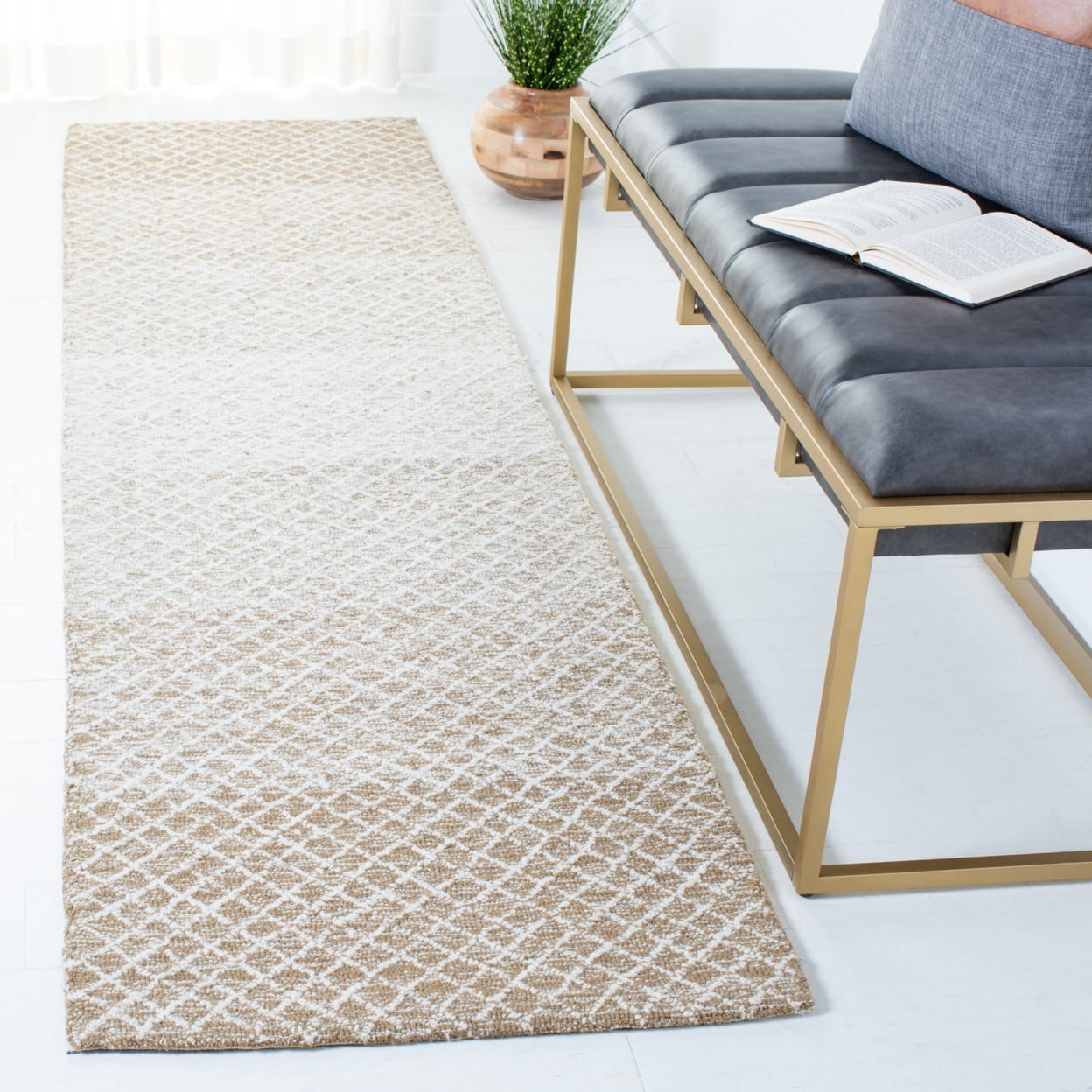 SAFAVIEH Micro-Loop Arnold Diamond Area Rug, Beige/Ivory, 4' x 6'