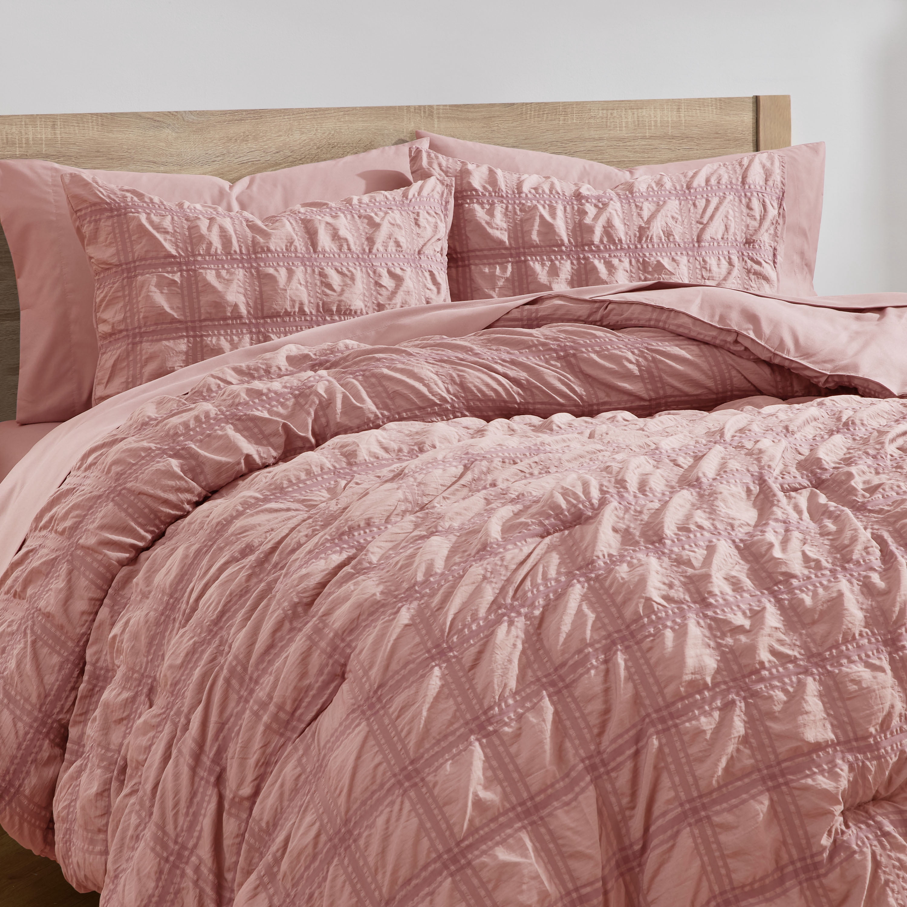 Virtu Queen Comforter Set, Seersucker Queen Size Comforter Set, 7-Pc All Season Bedding Comforter Set, Bali Blush