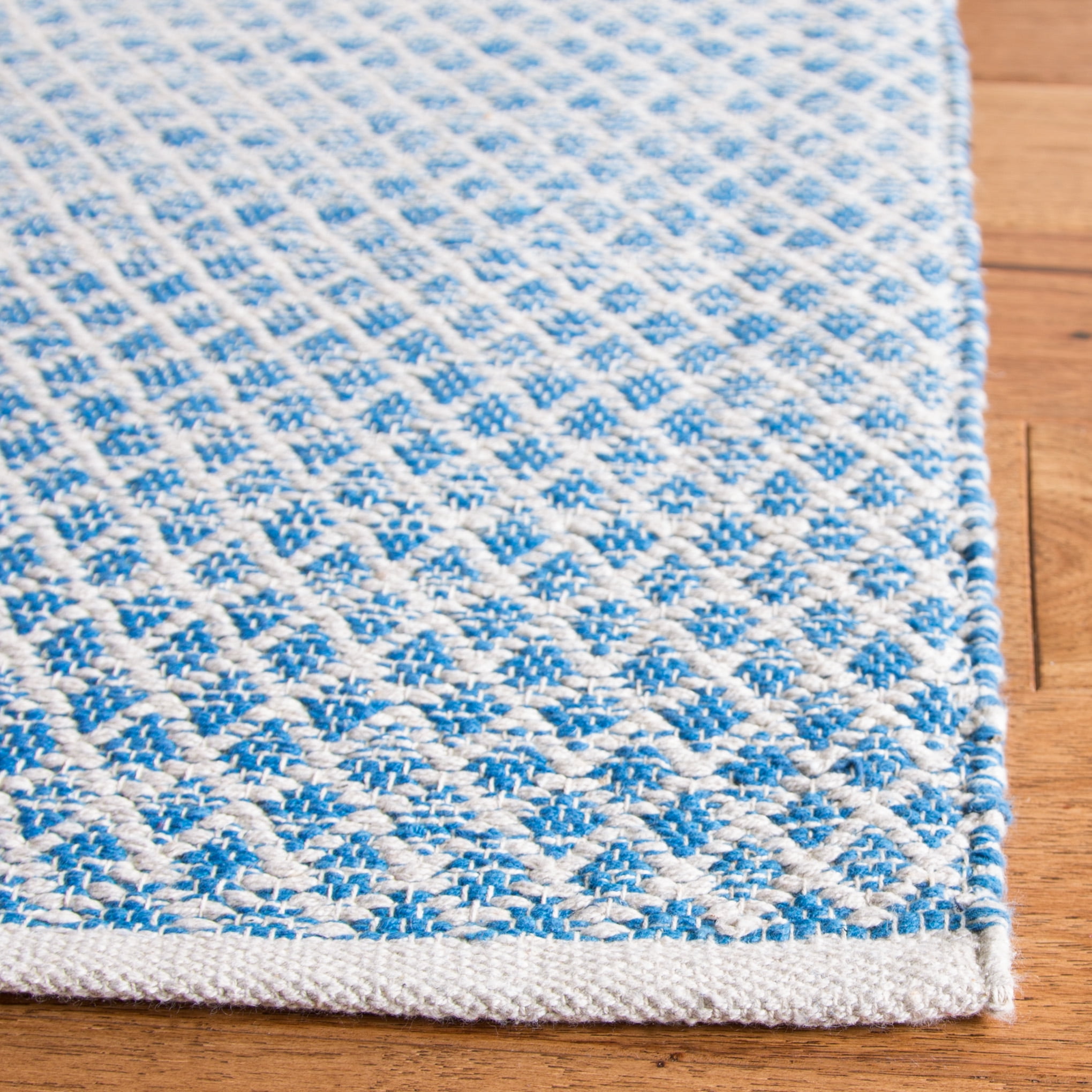 SAFAVIEH Montauk Vaughn Geometric Cotton Area Rug, Blue/Ivory, 4' x 4' Square