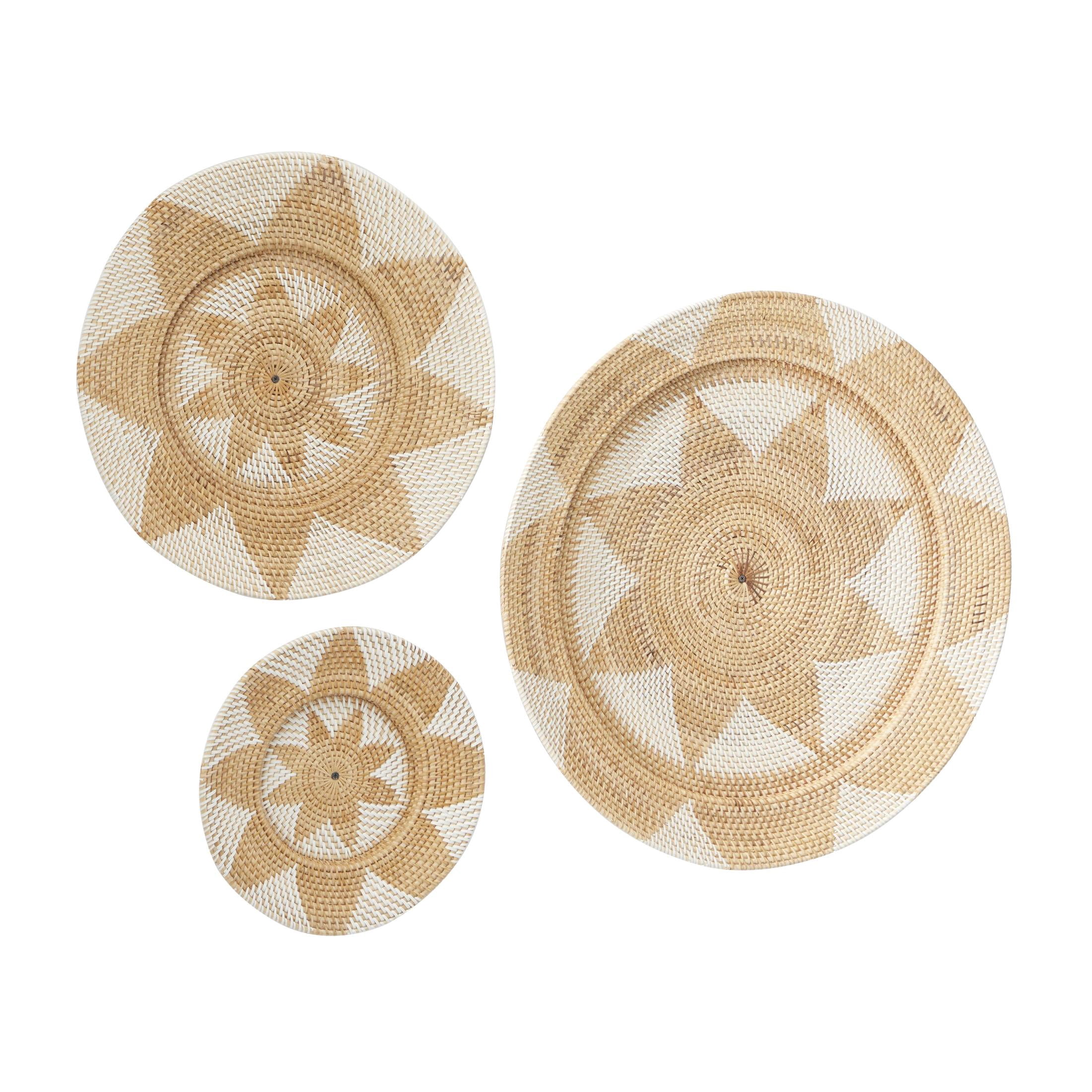 DecMode Light Brown Rattan Handmade Woven Floral Basket Plate Wall Decor (3 Count)