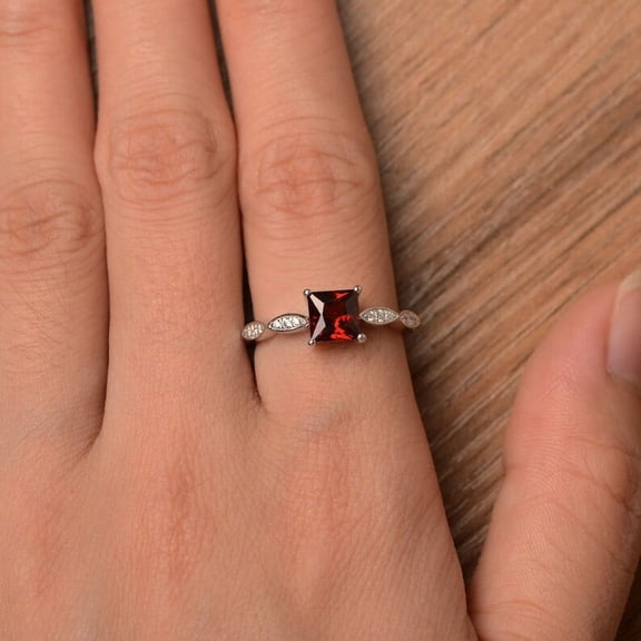 Natural Red Garnet 925 Sterling Silver Ring, Gift for Her, Engagemant Ring, Birthstone Rings for Women, Gift For Her