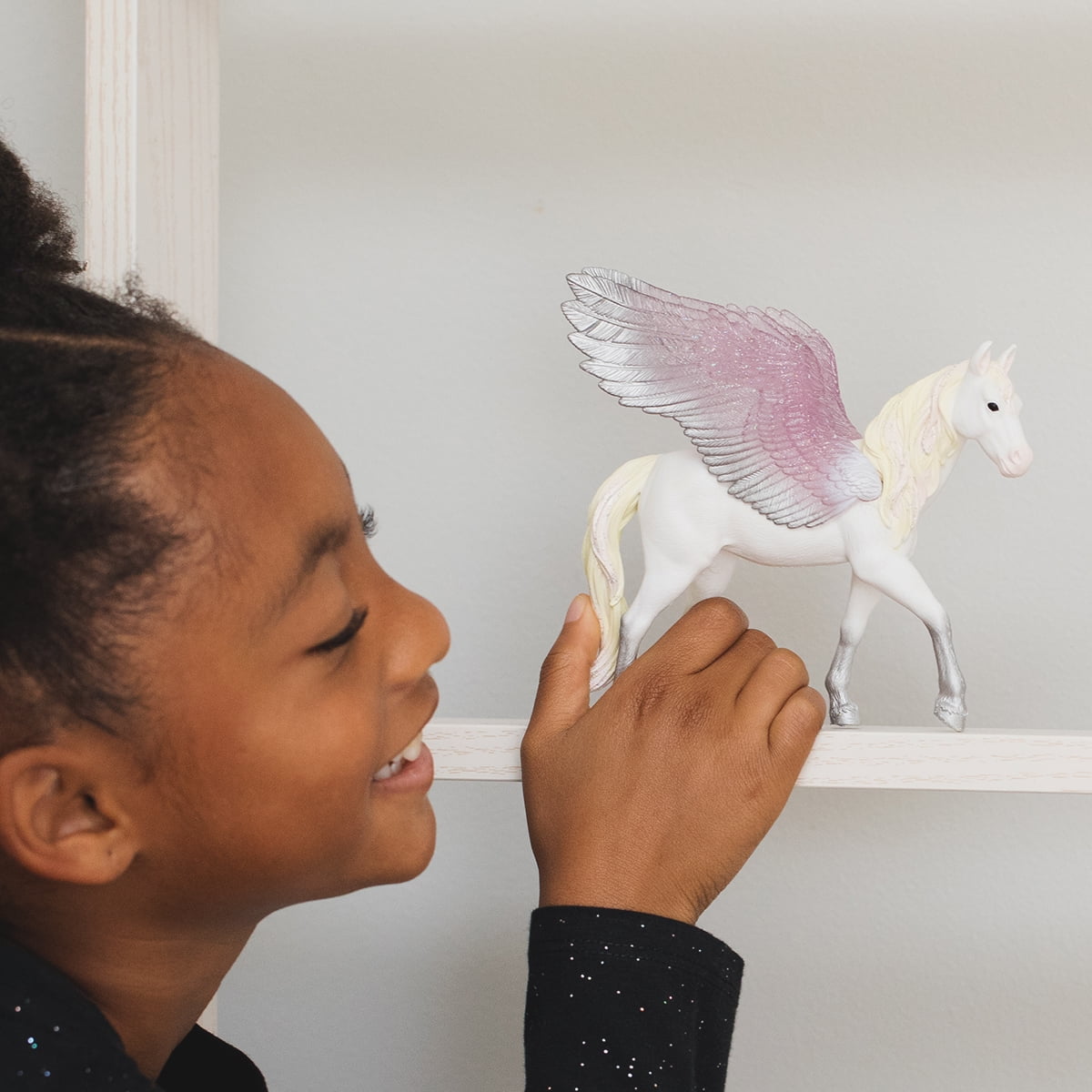 Schleich Bayala - Sunrise Pegasus Mare Figurine - Unicorn Toy with Glittering Wings for Girls and Boys - Fantasy Horse Figure - Kids Ages 5+
