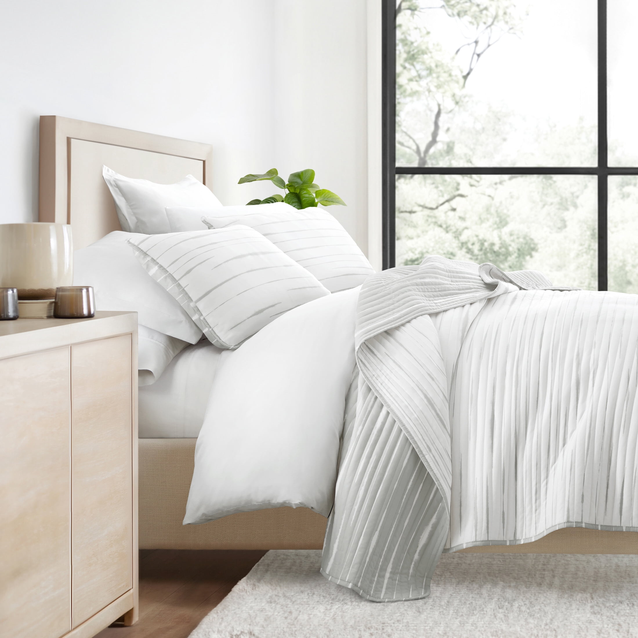 Lightweight Reversible Quilt Sets in Light Gray Horizon Patterned Coverlet for King/Cal King Size Beds by Comfort Canopy