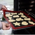 thumbnail image 5 of Alfombrilla perforada de fibra de vidrio de silicona para hornear pasteles, galletas, pan, Pizza, multifuncional con distribución uniforme del calor, 2 uds., 5 of 5