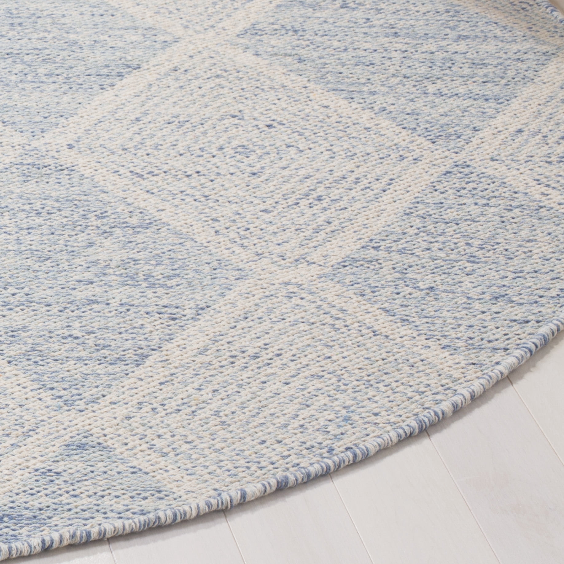 SAFAVIEH Montauk Caleb Geometric Diamond Cotton Area Rug, Light Blue, 6' x 6' Round