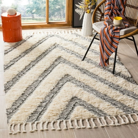 Chevron Fringe - Safavieh Kenya Isidore Geometric Chevron Fringe Area Rug