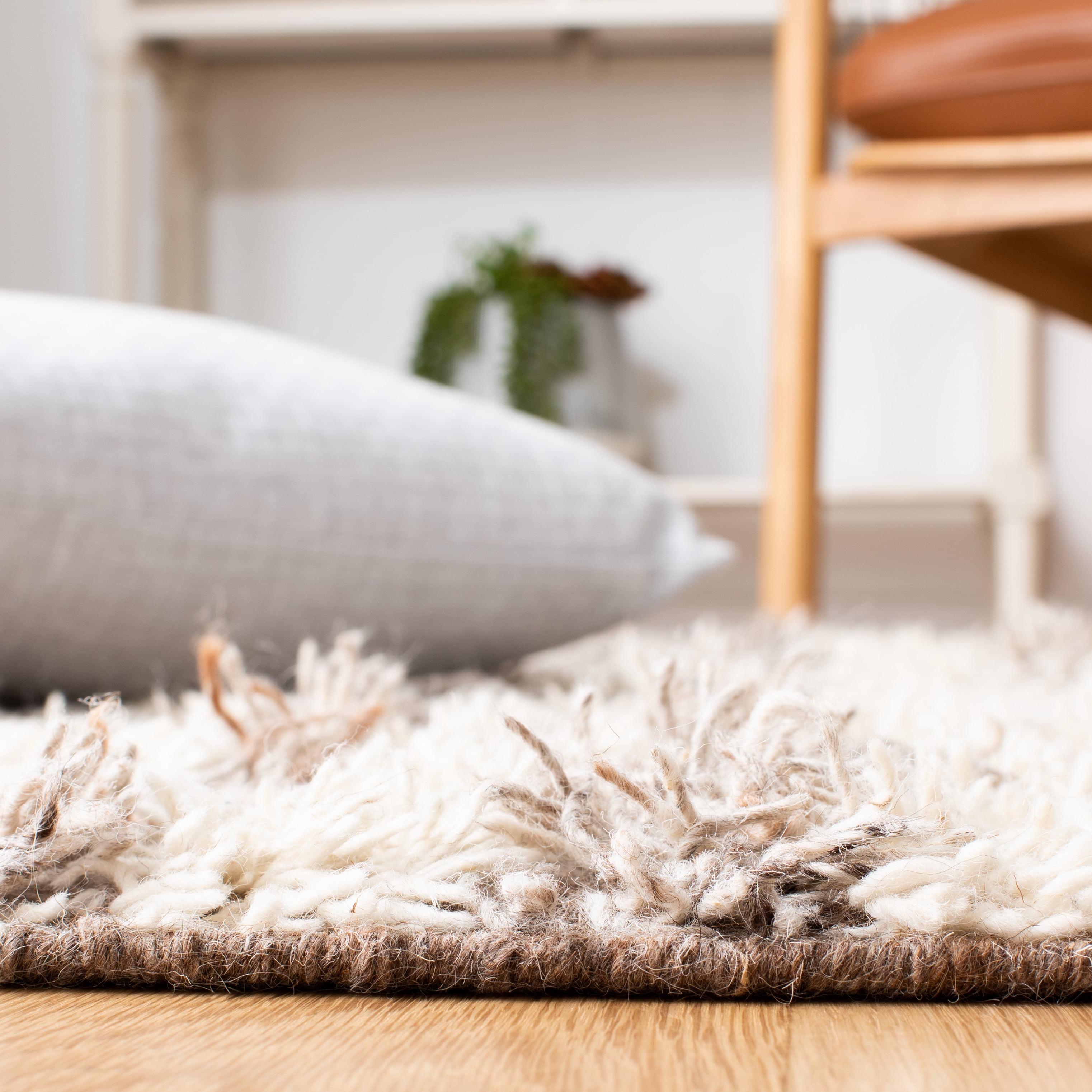 SAFAVIEH Casablanca Dominic Distressed Wool Area Rug, Natural/Ivory, 5' x 8'