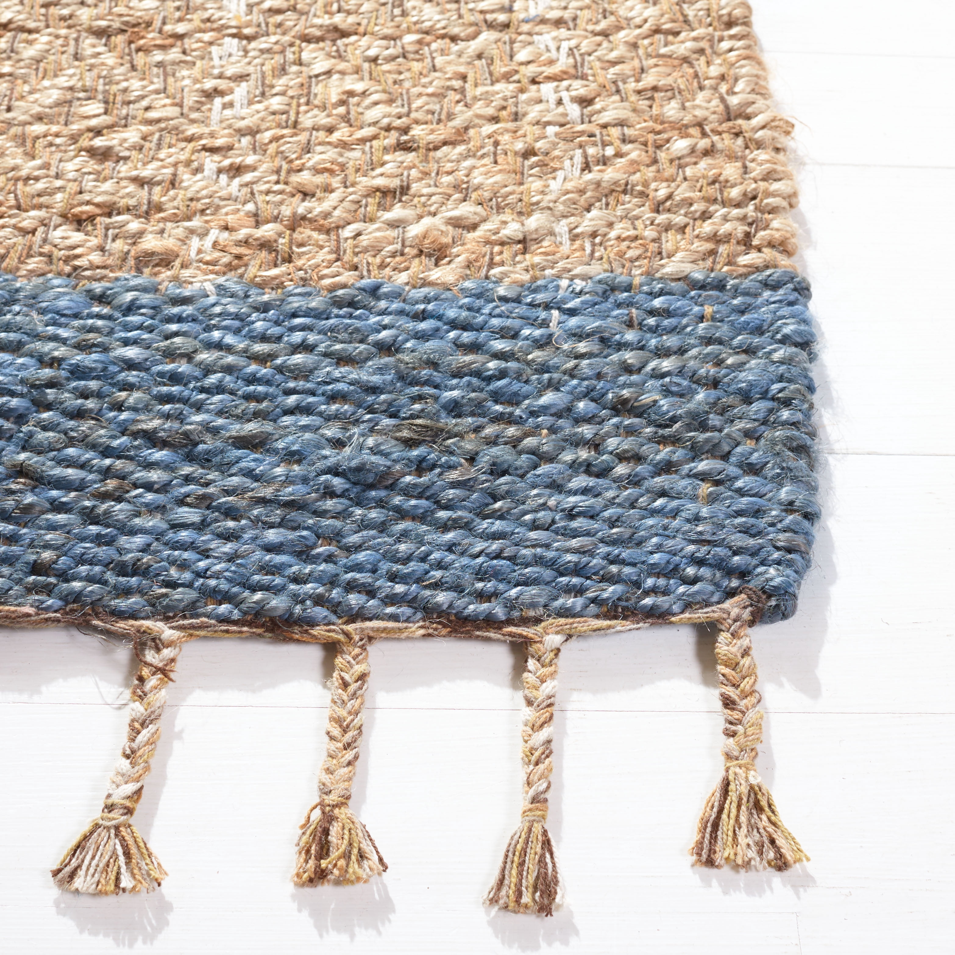 SAFAVIEH Cape Cod Kristen Distressed Area Rug, Gray/Natural, 5' x 8'