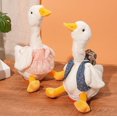 thumbnail image 2 of Muñeca de pato releída con escultura de arena (rosa), 2 of 2