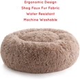thumbnail image 2 of Brindle Cama tipo donut calmante para perro y gato color Taupe - Antiansiedad, ergonómica y acogedora - Talla Mediana 76 x 76 x 23 cm, 2 of 6