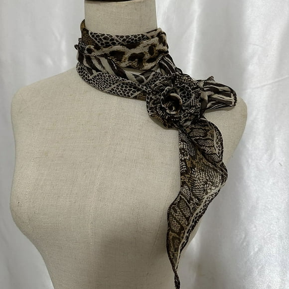 Zhuge Elegante y bufanda, bufanda pequeña larga con decoración de cuello con hebilla de rosa, bufanda de vestir de estilo artístico (marrón)