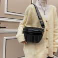 thumbnail image 1 of Riñonera para mujer, bandolera con borlas y remaches, monedero para llaves, bolso deportivo elegante para uso diario, 1 of 5