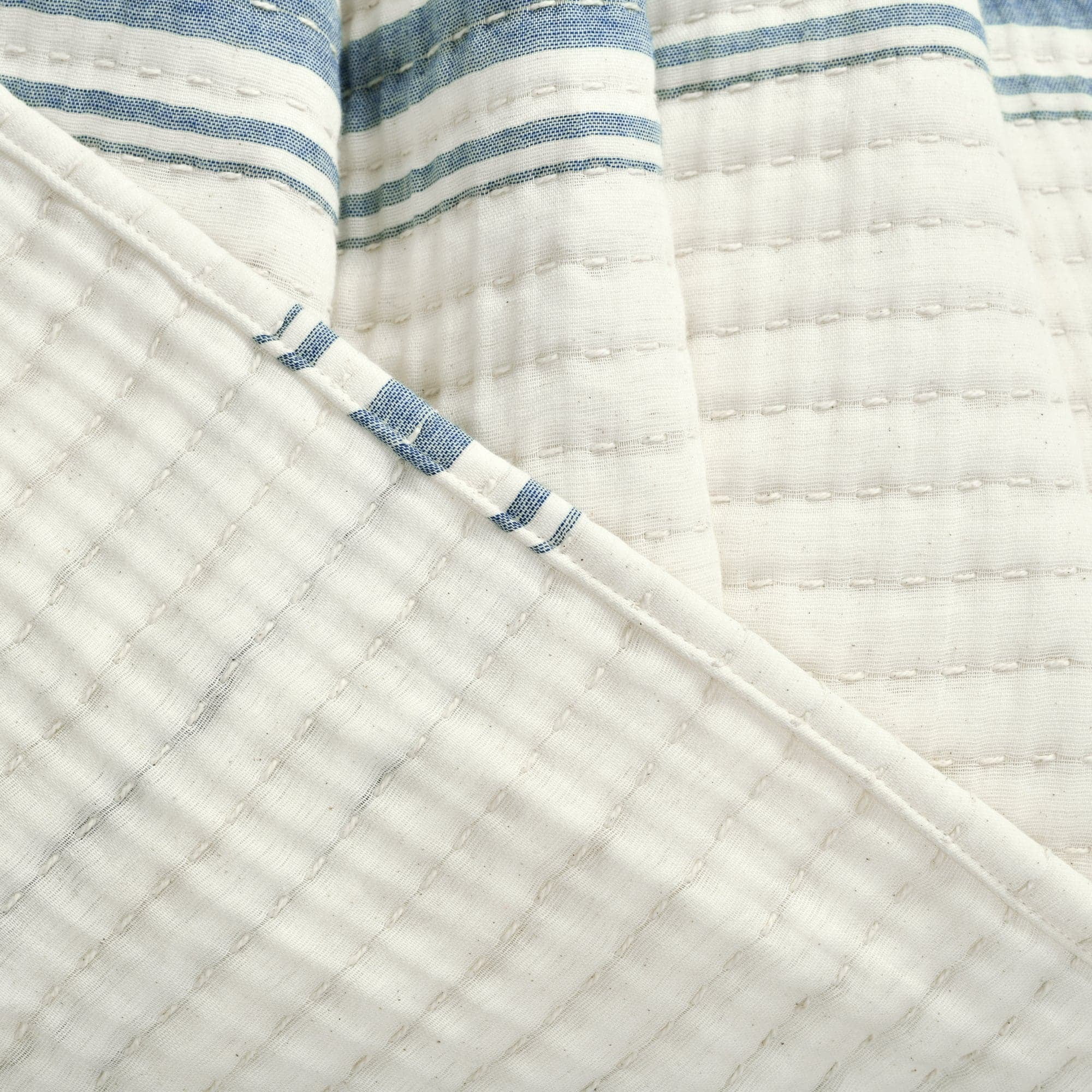 Lush Decor 100% Cotton Farmhouse Stripe Kantha Pick Stitch Yarn Dyed Cotton Woven Quilt/Coverlet Red Single Full/Queen