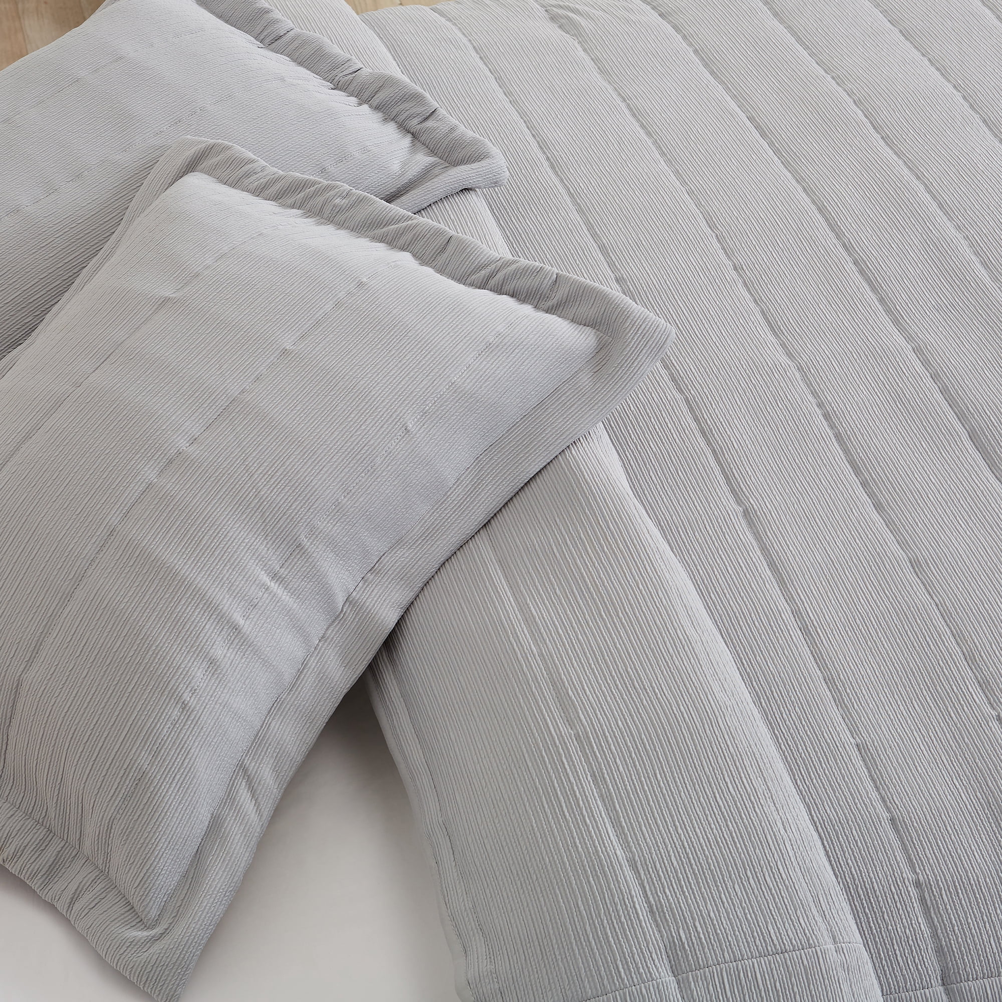 Great Bay Home Textured Spandex Solid Reversible Quilt Set With Shams  (Twin, Light Grey)