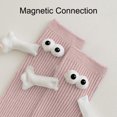 thumbnail image 3 of 2 pares de calcetines tomados de la mano, divertidos ojos grandes 3D mano en mano muñeca calcetines de succión magnéticos para niños niñas, amigos hermanas regalo, 3 of 5