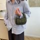 thumbnail image 4 of Bolso Nube Modernas Mano La Ruchada Mujeres Hombro Con Solid Color Travel Date Bolse, 4 of 9