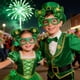 thumbnail image 1 of Gafas de Sol Verdes con Tréboles Del Día de San Patricio, Montura Festiva para Fotos y Celebraciones., 1 of 6