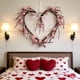 thumbnail image 3 of Corona floral rosa en forma de corazón para colgar en la pared de la puerta, decoración romántica para el Día de San Valentín, decoración del hogar, guirnalda de fiesta (1 unidad) JASKFLY, 3 of 7