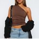 thumbnail image 5 of Blusa Asimétrica de Punto Fruncido con un Hombro Al Descubierto para Mujer, Estilo Y2K, Verano 2025 Marrón L, 5 of 10