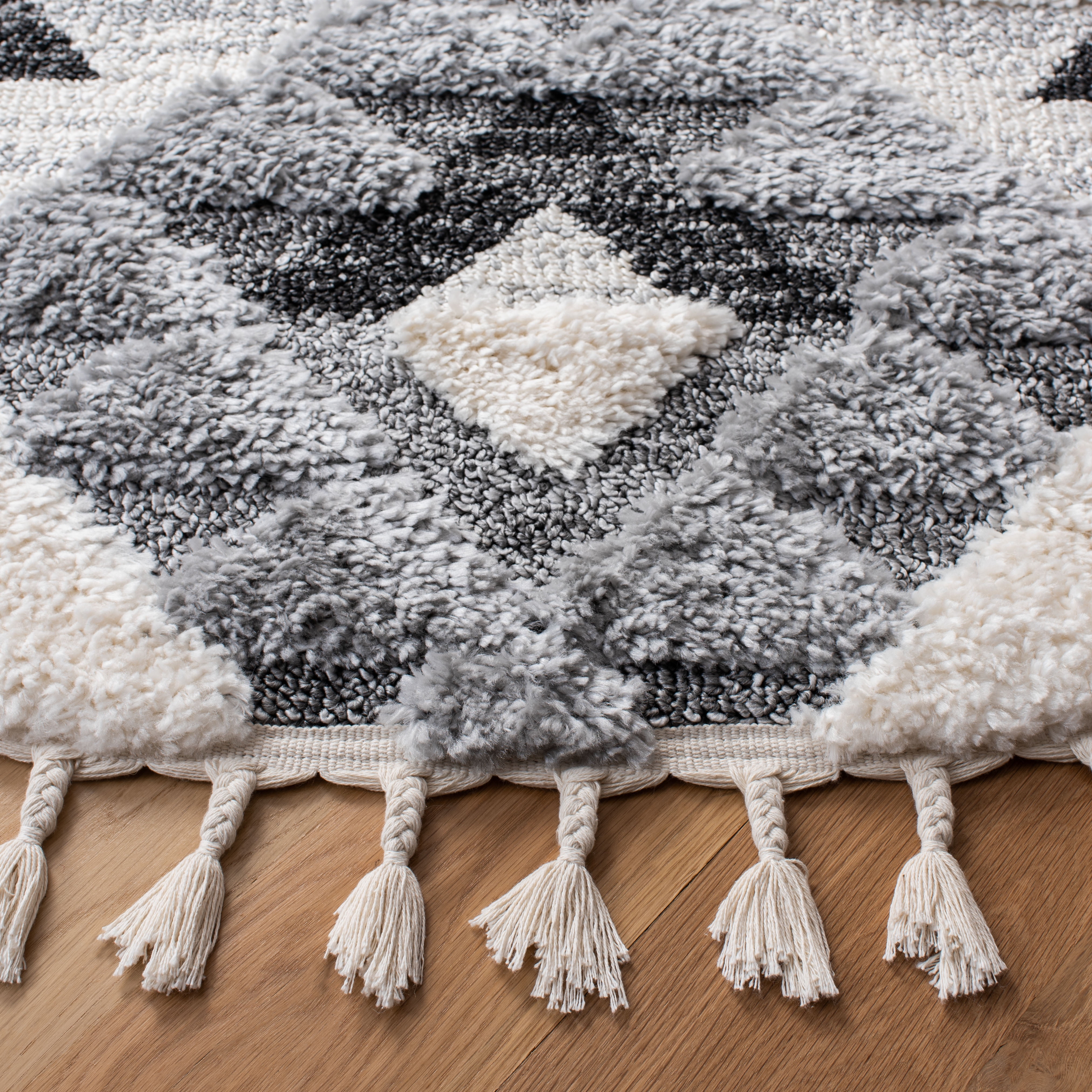 Safavieh Moroccan Tassel Larry Geometric Shag Area Rug, Ivory/Gray, 6' x 8' Oval
