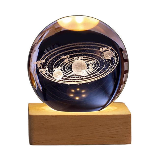 Bola de cristal pequeña grabada en 3D decoración con Base de madera lámpara de bola de cristal con carga USB bola de cristal iluminada para decoración artística de escritorio