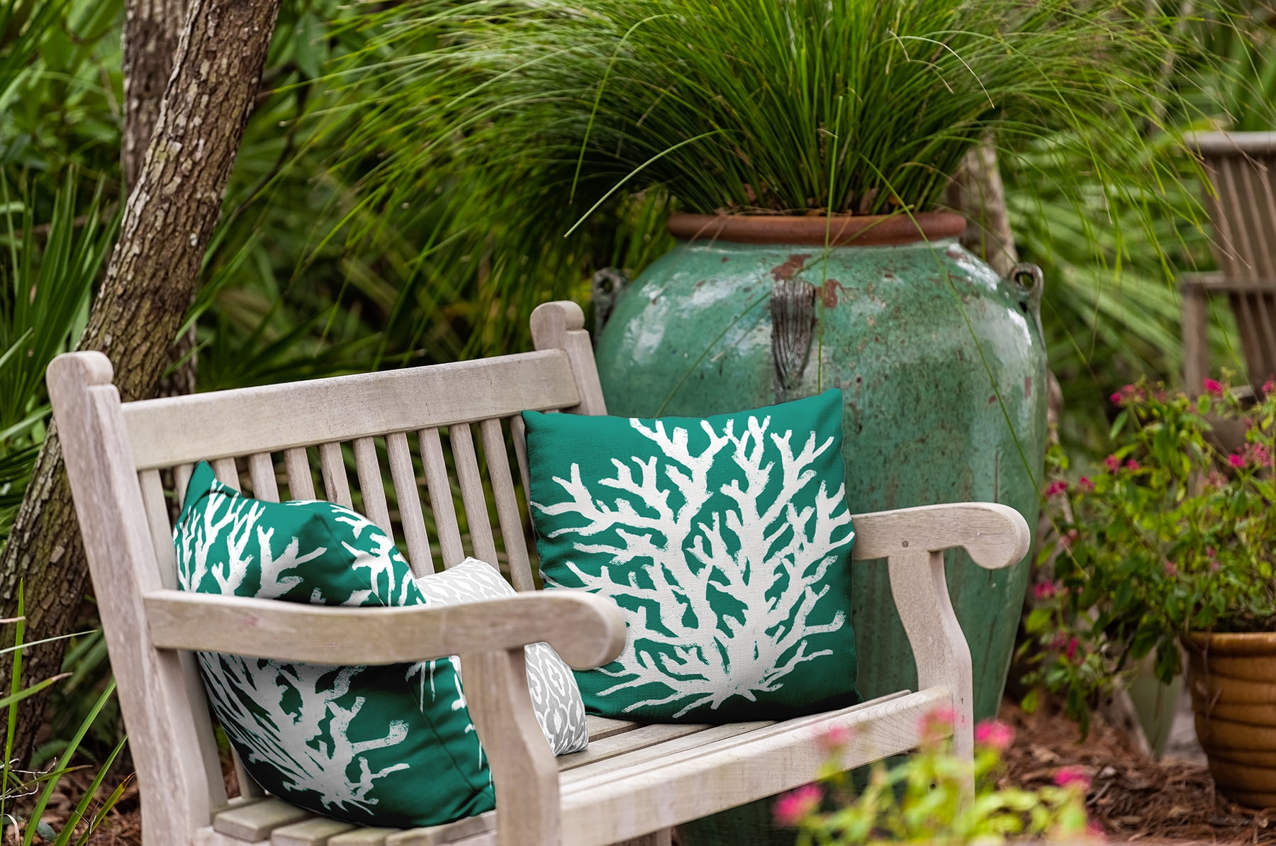 16" x 16" Simply Daisy Big Seaweed Indoor/Outdoor Pillow, Kelly Green Qty 1