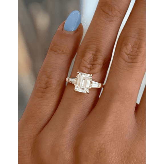 ESTE ORIGIN 2.00Ct Emerald Cut Moissanite Trilogy Engagement Ring – Tapered Baguette Sides in 10K Rose Gold for Women US 4