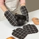 thumbnail image 5 of Guantes de cocina con aislamiento térmico para microondas, de algodón y lino, de aislamiento térmico y gruesos, para horno, de algodón y lino., 5 of 6