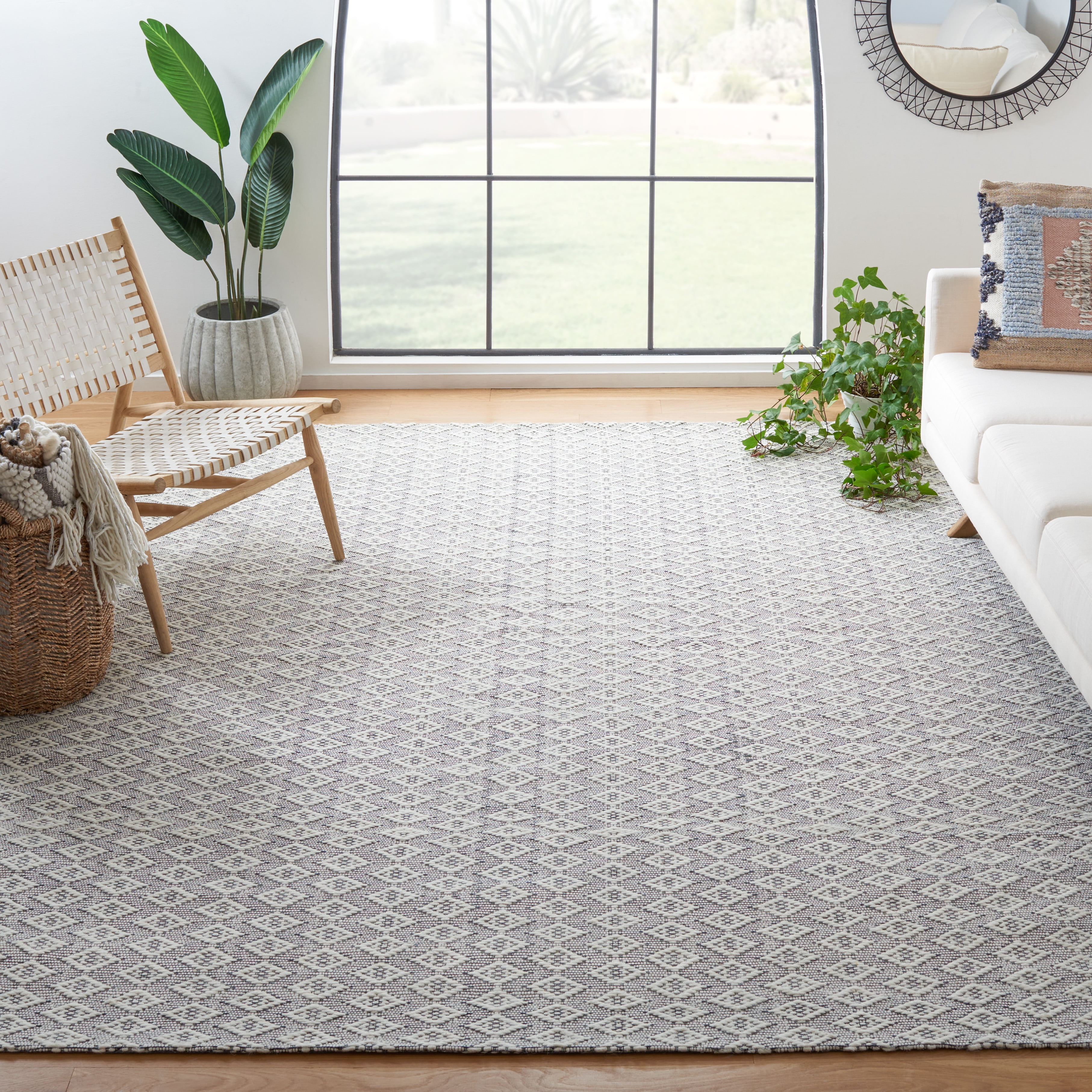 SAFAVIEH Marbella Saleem Diamond Area Rug, Ivory/Black, 8' x 10'