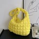 thumbnail image 4 of Bolsos Bubble Hobo para mujer Bolso de mano acolchado para mujer Bolso acolchado Bolso acolchado Bolso de mano ligero e hinchado Bolso de hombro acolchado, 4 of 5
