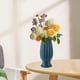 thumbnail image 5 of Jarrón de plástico imitación esmalte para arreglos florales | Maceta decorativa para el hogar | Contenedor para flores secas en el mueble de TV de la sala de estar, 5 of 6