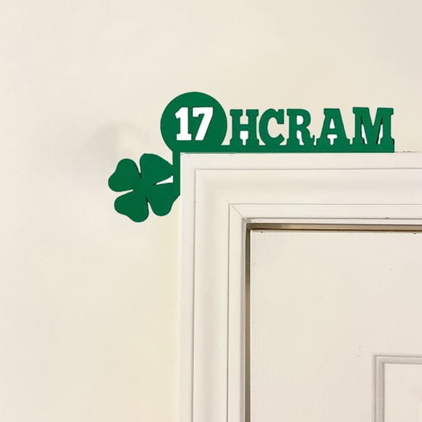 Decoración de esquina de madera para el marco de la puerta del Día de San Patricio.