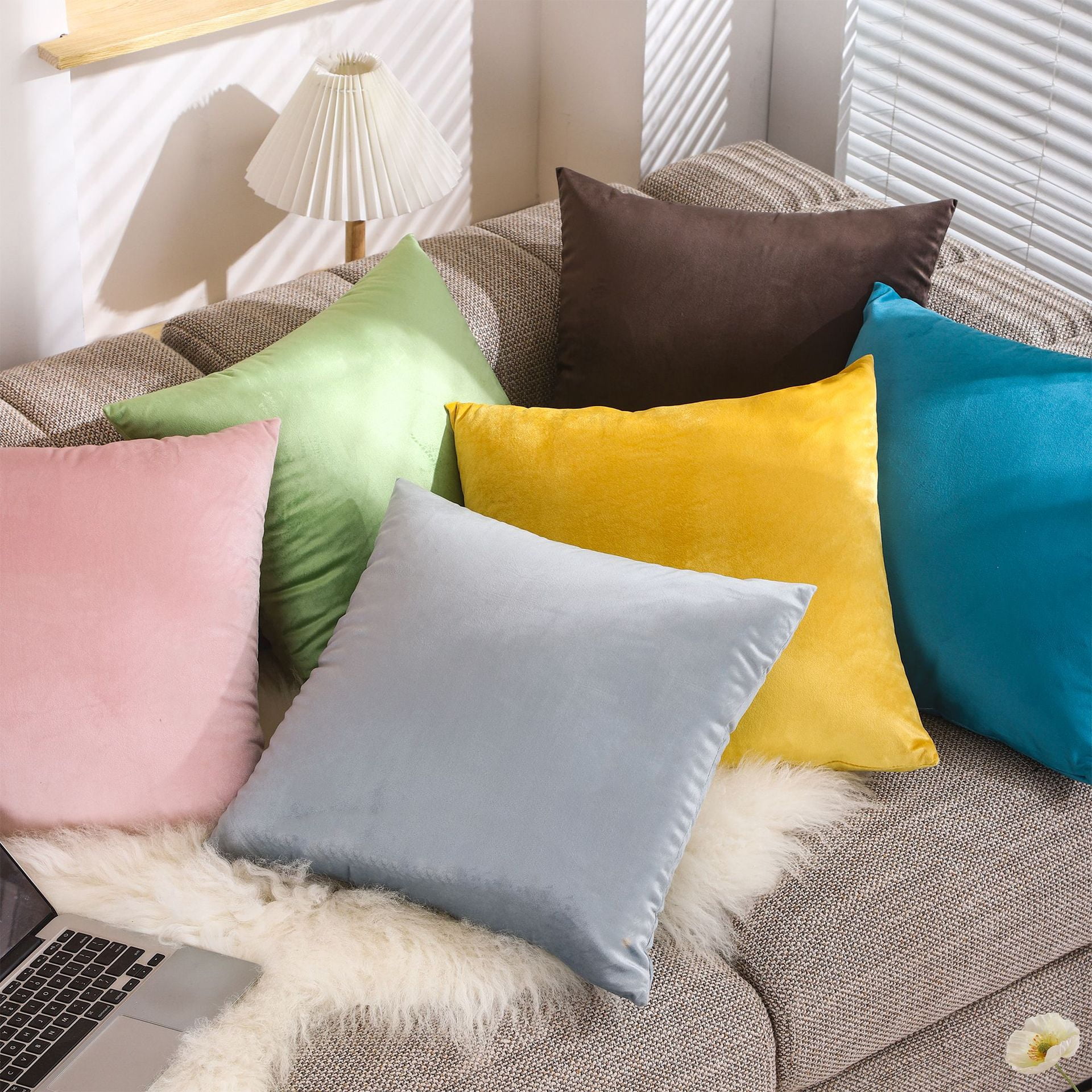 XmhyTop 20x20 Inch Yellow Velvet Decorative Throw Pillow, Pack of 1 Polyester Fiber Filled Pillow for Couch, Bedroom, Living Room & Outdoor