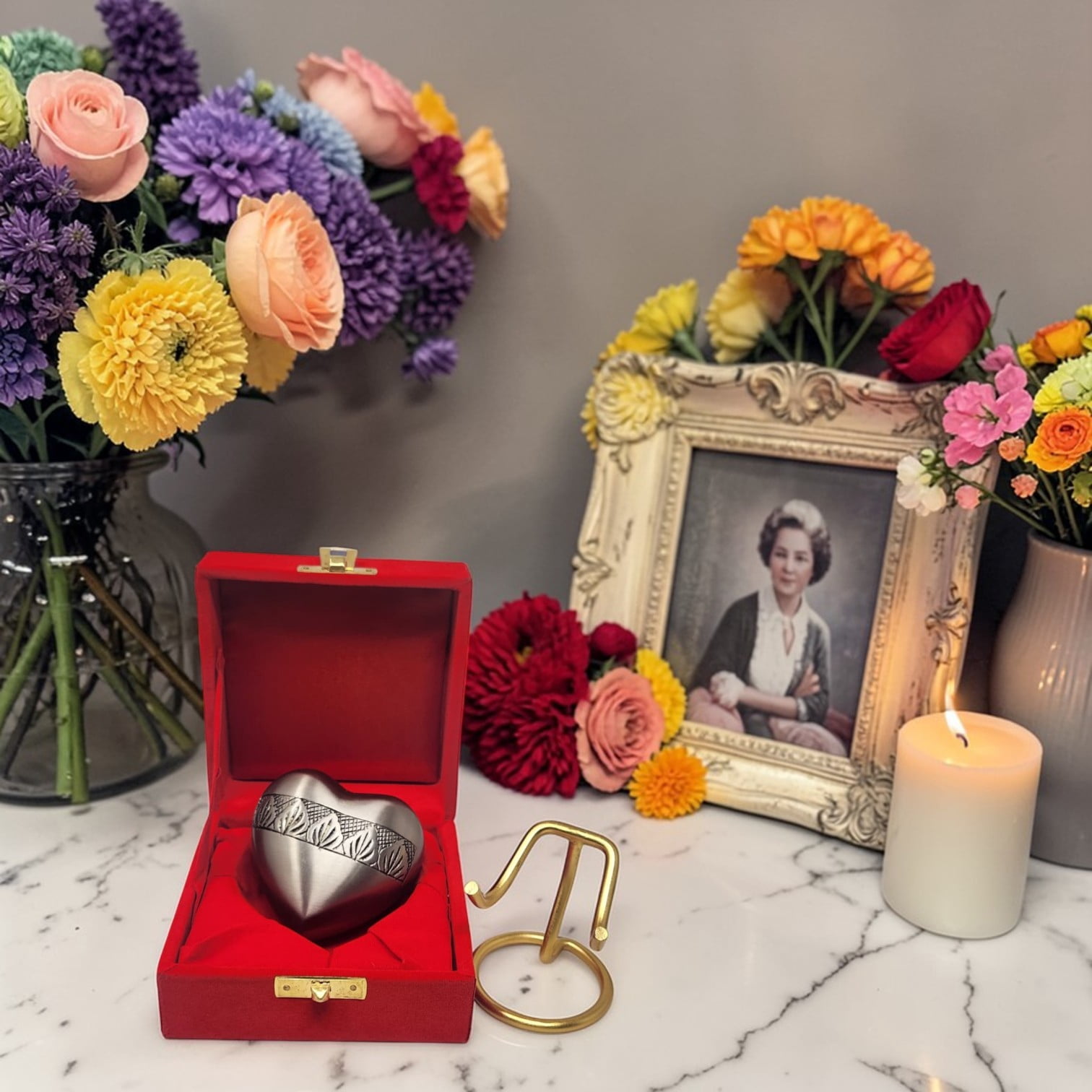 SMIURNS Hand-Engraved Silver Pewter Heart-Shaped Keepsake Cremation Urn for Human or Pet Ashes - Decorative Small Token Urn  with Leaf Motif - Display Stand and Velvet Gift Box