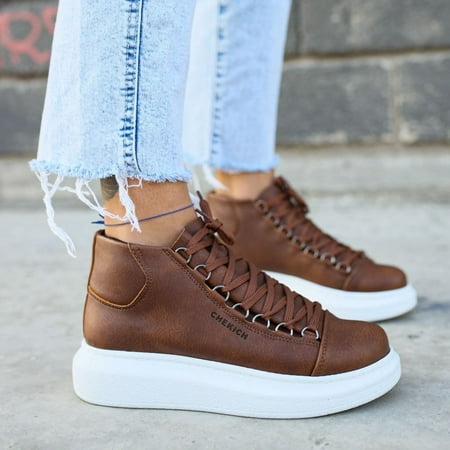 

Rebeka in Brown
