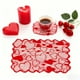 thumbnail image 4 of Camino de mesa y mantel individual de encaje con forma de corazón para San Valentín | Tejido de poliéster rojo | Camino de mesa de 180 x 30 cm y mantel individual de 45 x 30 cm | Decoración, 4 of 5