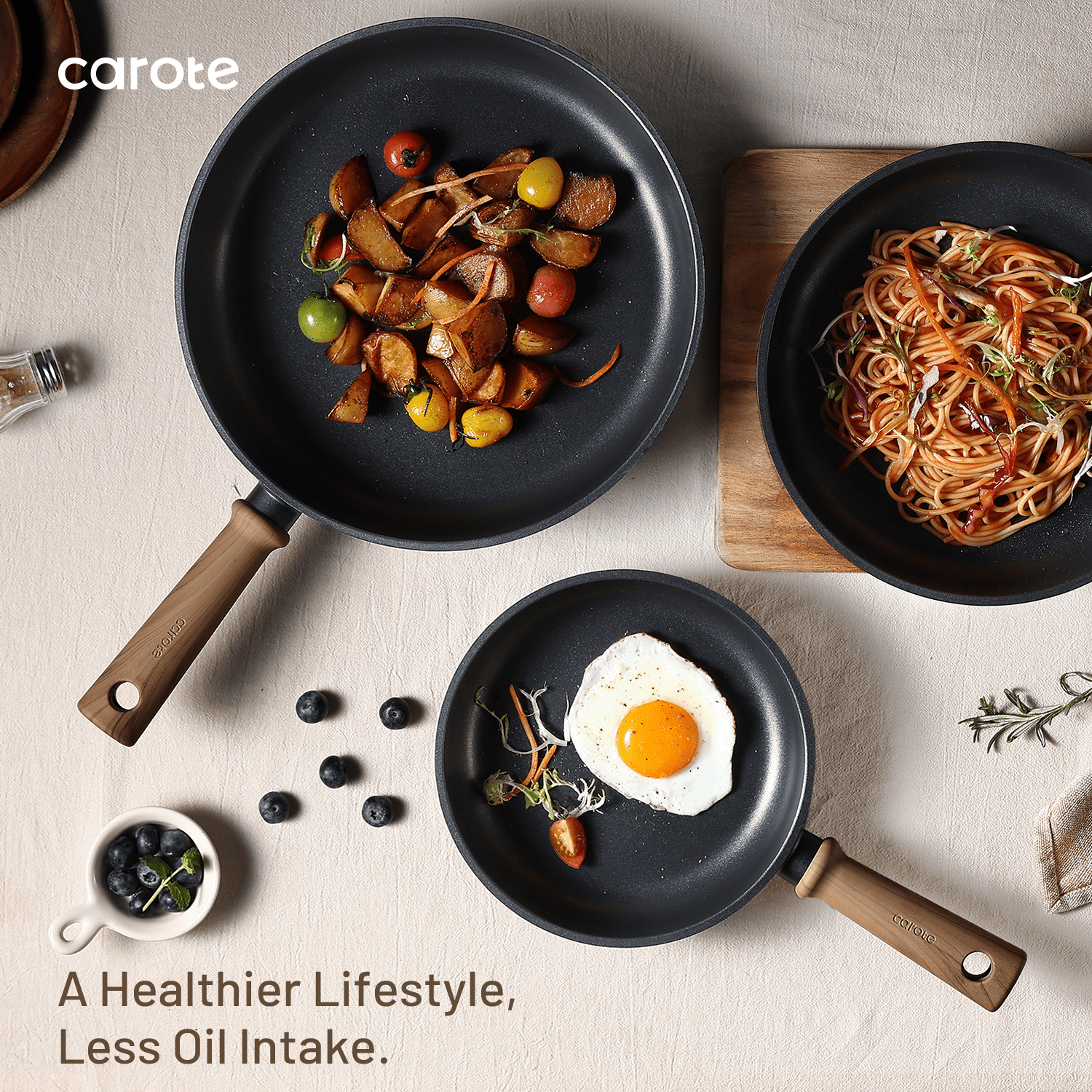 Batterie de cuisine antiadhésive en titane Carote Batterie de cuisine antiadhésive en titane Carote – 15 pièces, Compatible induction, avec ustensiles en silicone et protège-poêles, passe au lave-vaisselle – Coloris noir
