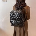 thumbnail image 1 of Mochilas para Mujer de nailon acolchada a la moda con diseño de rombos escolar grande con cremallera (negro), 1 of 9