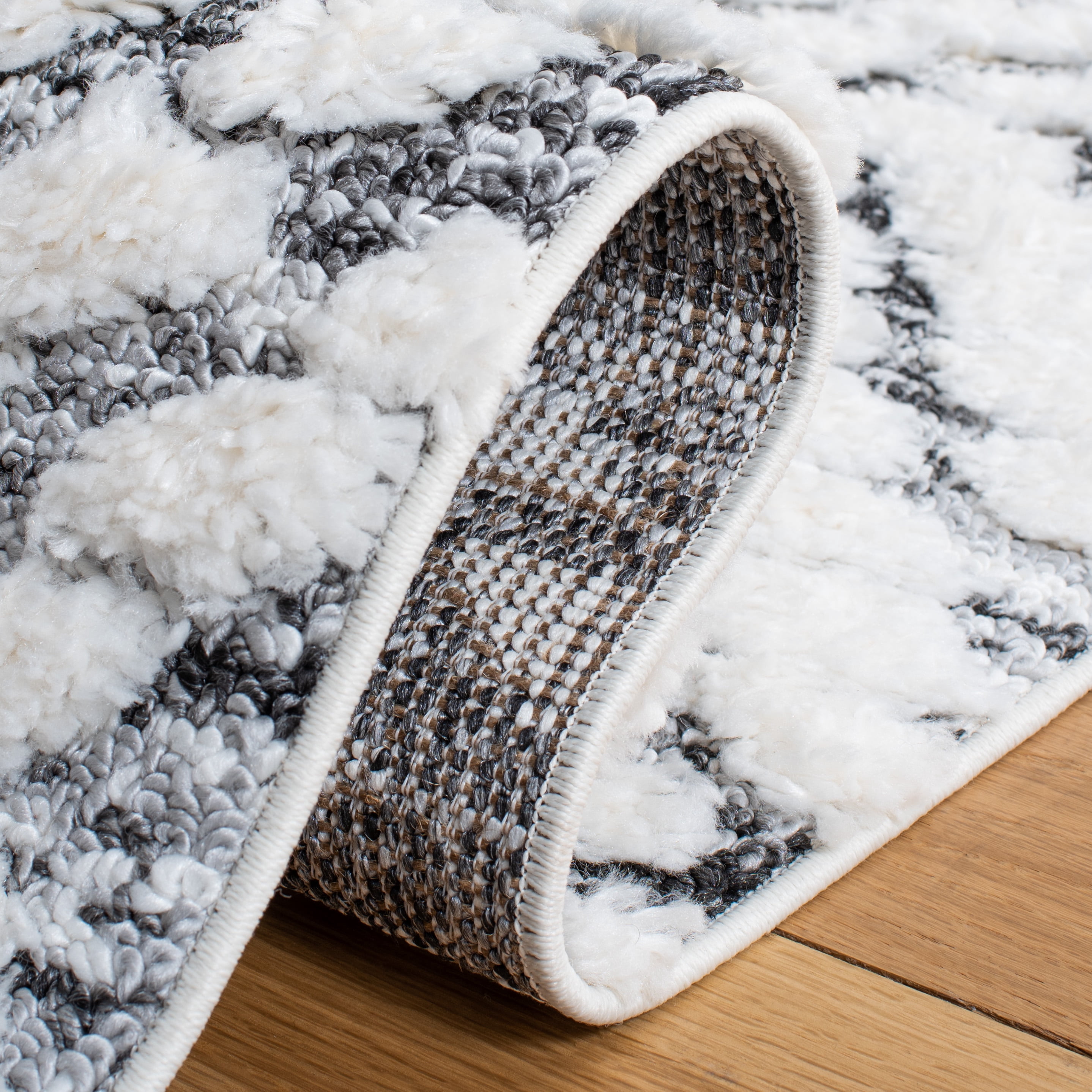 SAFAVIEH Moroccan Tassel Nessa Diamond Shag Area Rug, Ivory/Grey, 5'3" x 7'6"