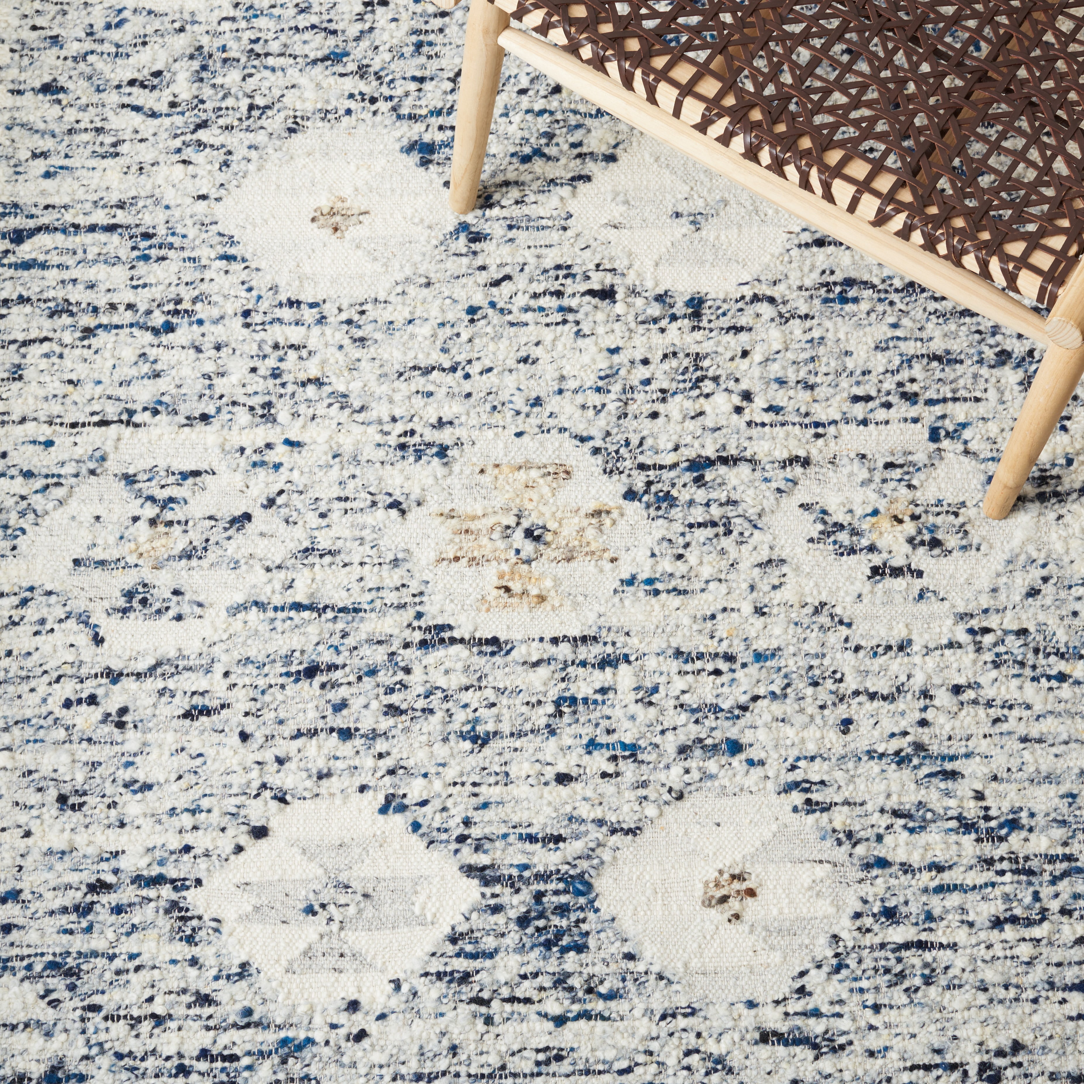 SAFAVIEH Manhattan Marina Medallion Area Rug, Ivory/Blue, 6' x 6' Square