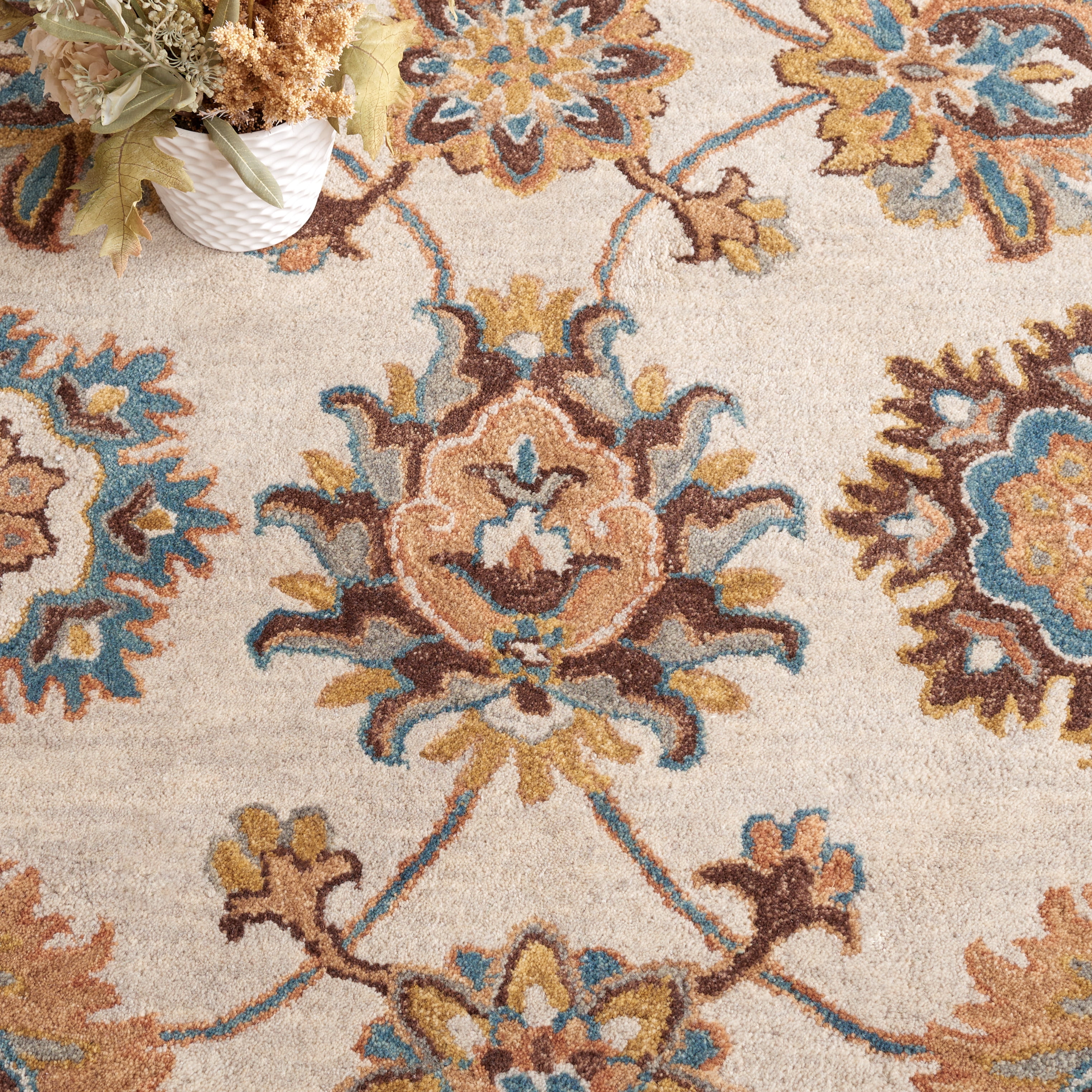 Safavieh Heritage Louise Medallion Area Rug, Beige/Ivory, 4' x 6'