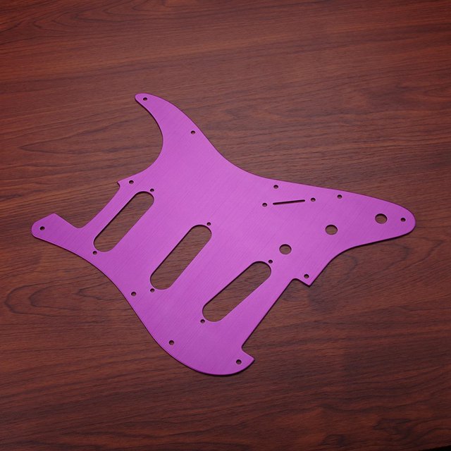 Guitarra Pickguard Scratch Plate 11 Agujeros con Tornillo Aluminio Metal Morado Reemplazo para Mexicano / Americano Estándar Moderno CUTICAT Placa de rayado del golpeador