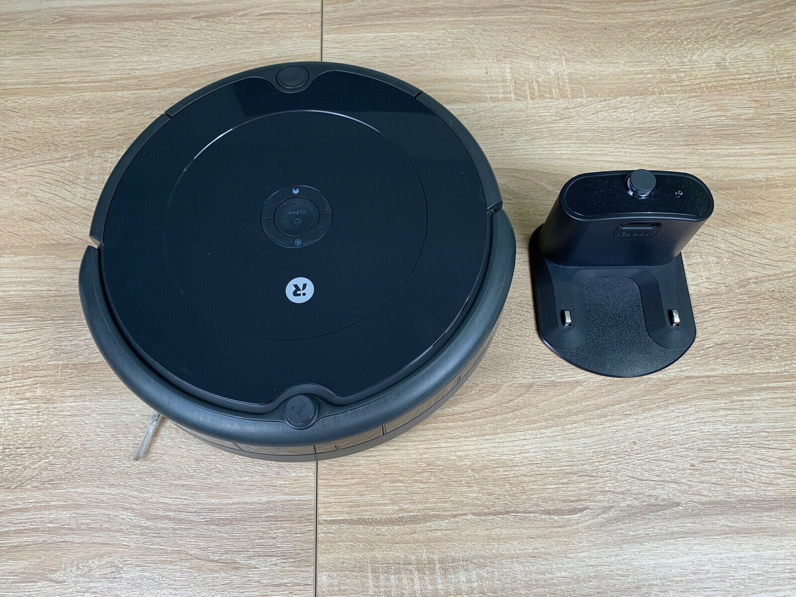 iRobot Roomba 692 Wi-Fi Connected Robot Vacuum, 1 unit - City Market