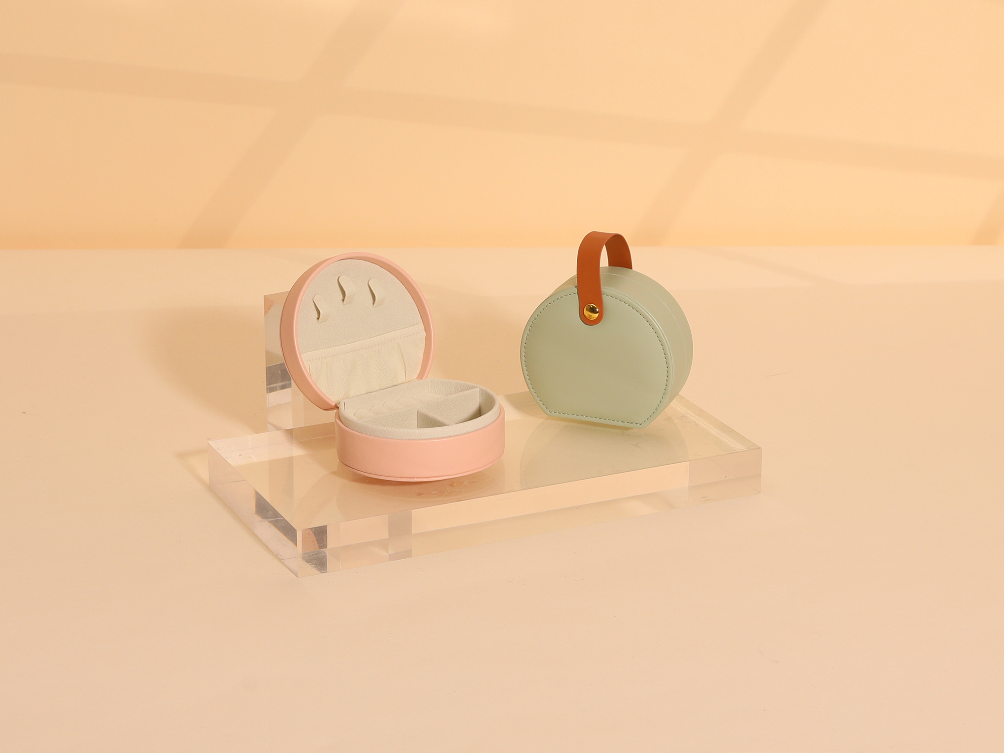 Unique Bargains Jewelry Box Small PU Leather Jewelry Organizer Case Storage Display Holder Light Green