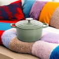 thumbnail image 2 of Olla holandesa redonda de hierro fundido esmaltado Crock-Pot Artisan, 7 cuartos, color verde pistacho, 2 of 3