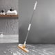 thumbnail image 1 of Xihbxyly Cepillo para Fregar Pisos, 2 En 1, Raspador y Cepillo, Limpieza Eficaz de Pisos y Azulejos, Multiusos para Baño, Cocina, Pared, Patio, Fácil Almacenamiento, Tamaño 110 X 25 X 8 Cm, 1 of 7