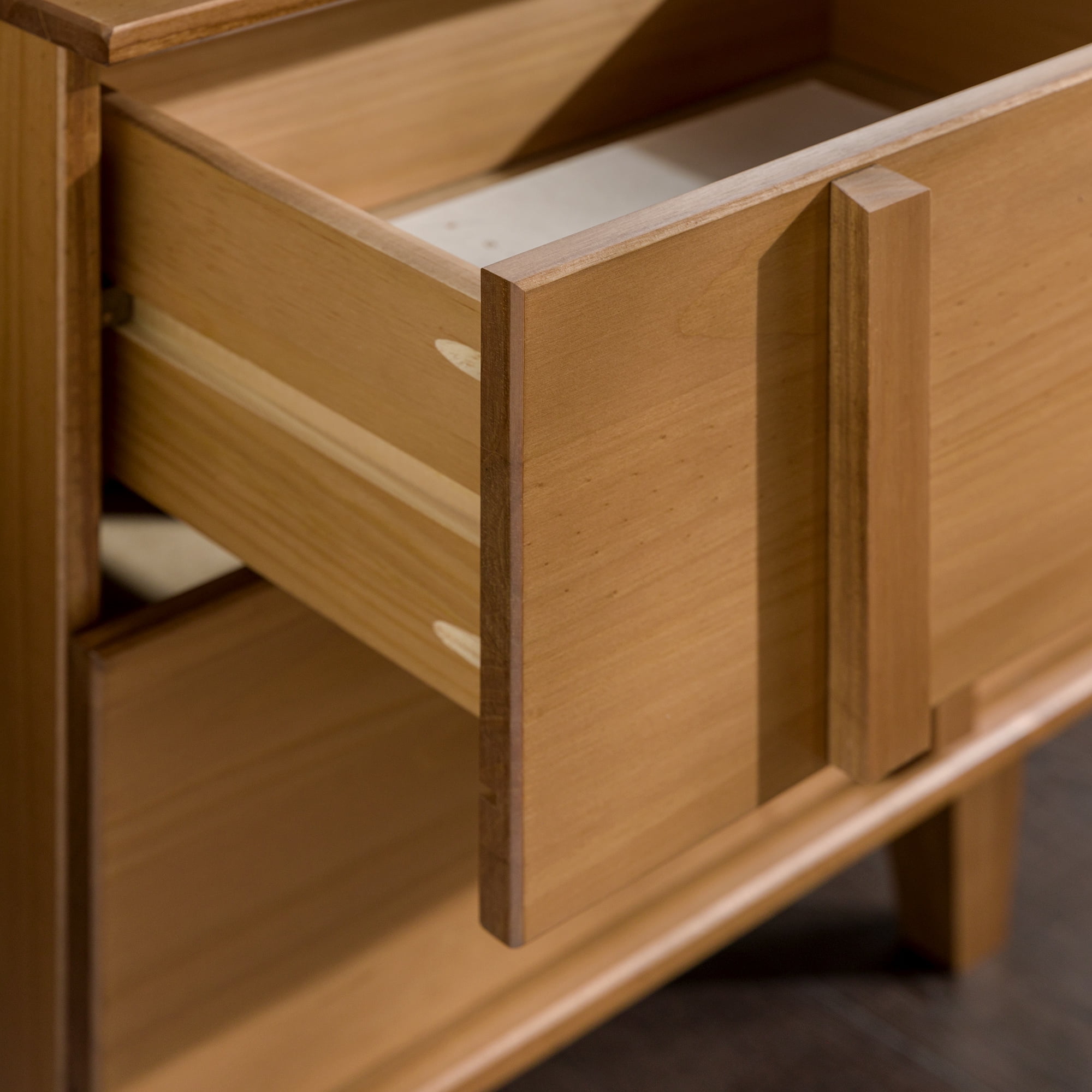 Walker Edison 20” Contemporary Vertical Drawer Pulls Solid Wood Nightstand, Caramel