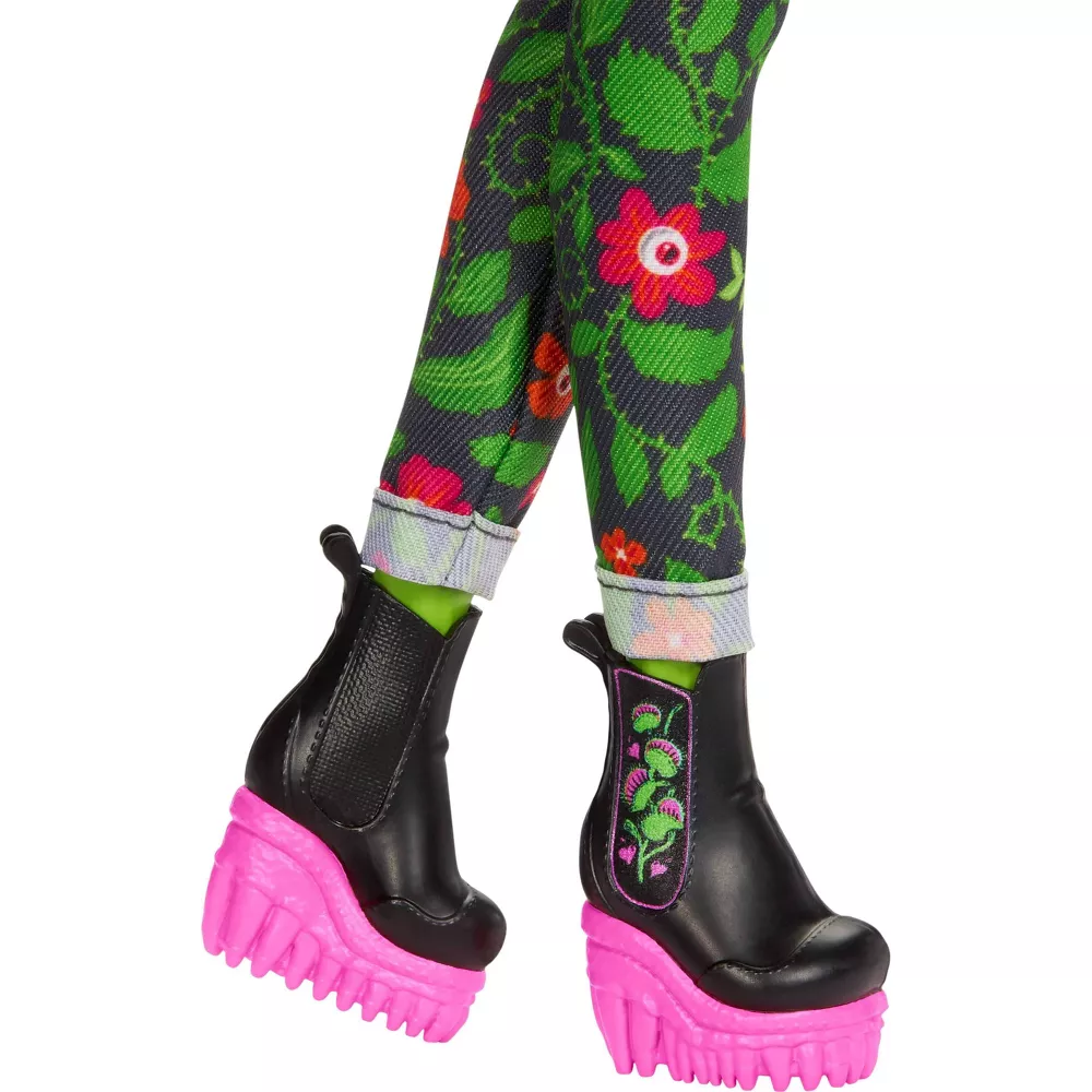 Monster High Fearbook Venus McFlytrap Fashion Doll with Yearbook and Unearthed Club Accessories