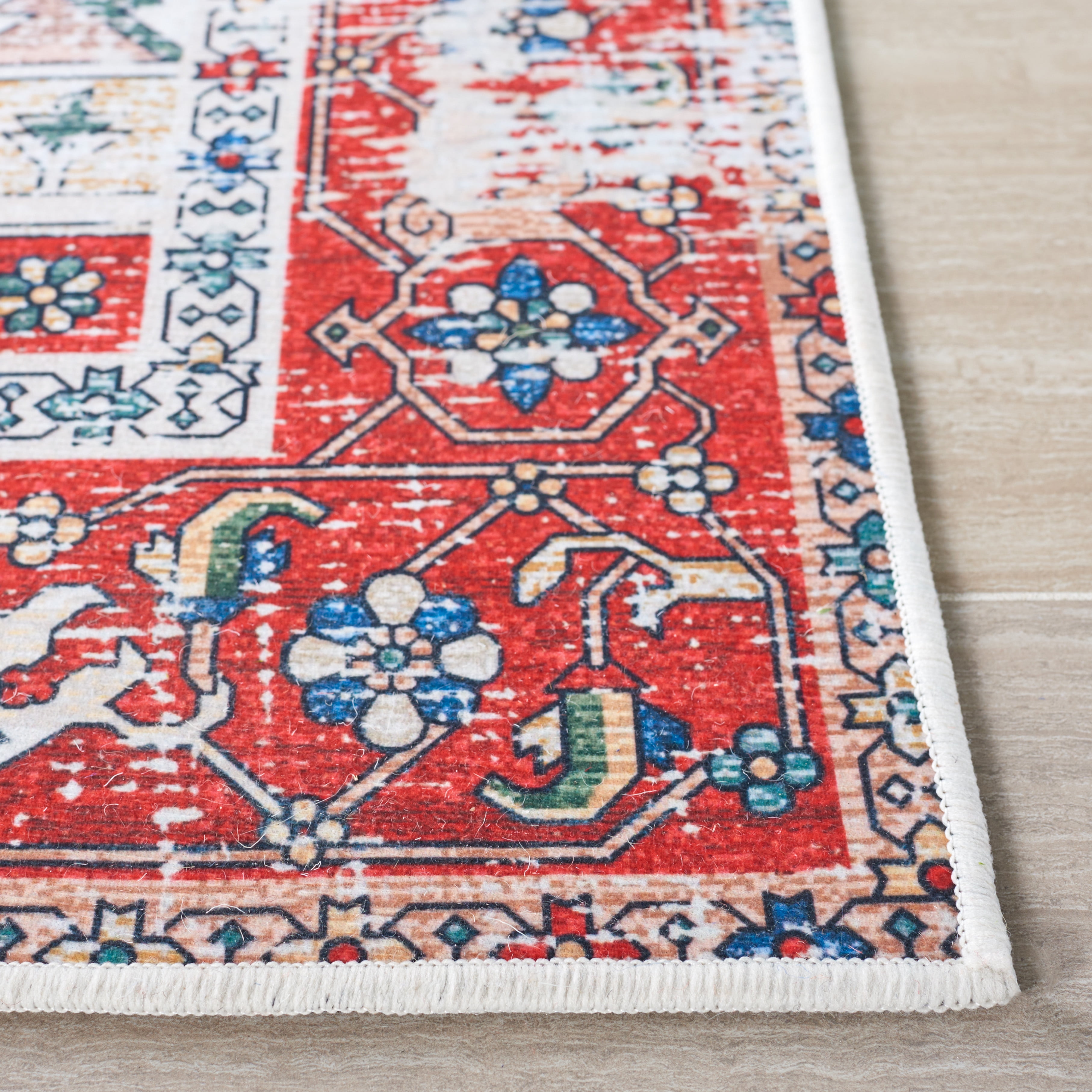 SAFAVIEH Tucson Jayla Oriental Machine Washable Runner Rug, Blue/Red, 2'6" x 12'